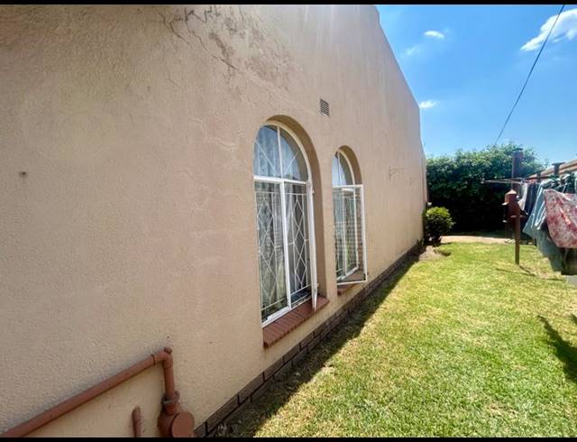 3 BEDROOM TOWNHOUSE FOR SALE IN VANDERBIJLPARK CE 2